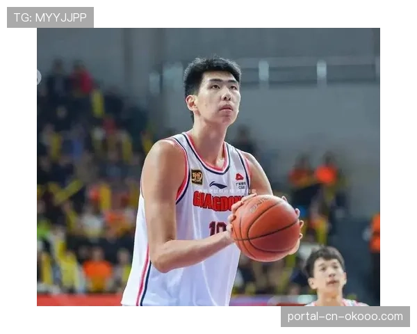 老将的坚持：易建联现身广东队训练馆，指导年轻内线徐昕